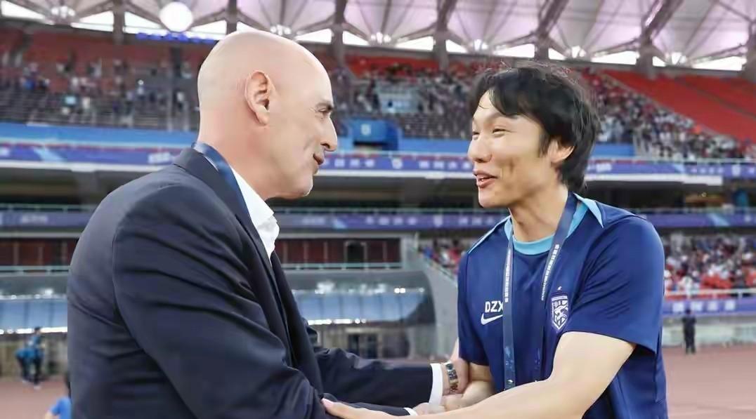 本轮战三镇海港可不要重犯申花的“老毛病”！在趟过国安这一关，海港夺冠的形势逐渐