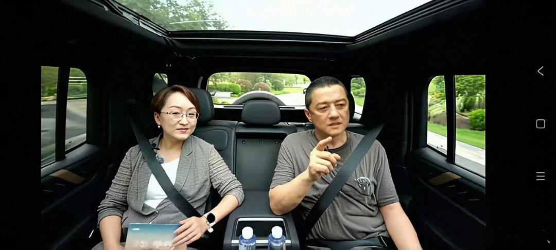 最近方程豹干了一件大事，邀请嫣然天使基金发起人李亚鹏代言方程豹，代言词“好人有好