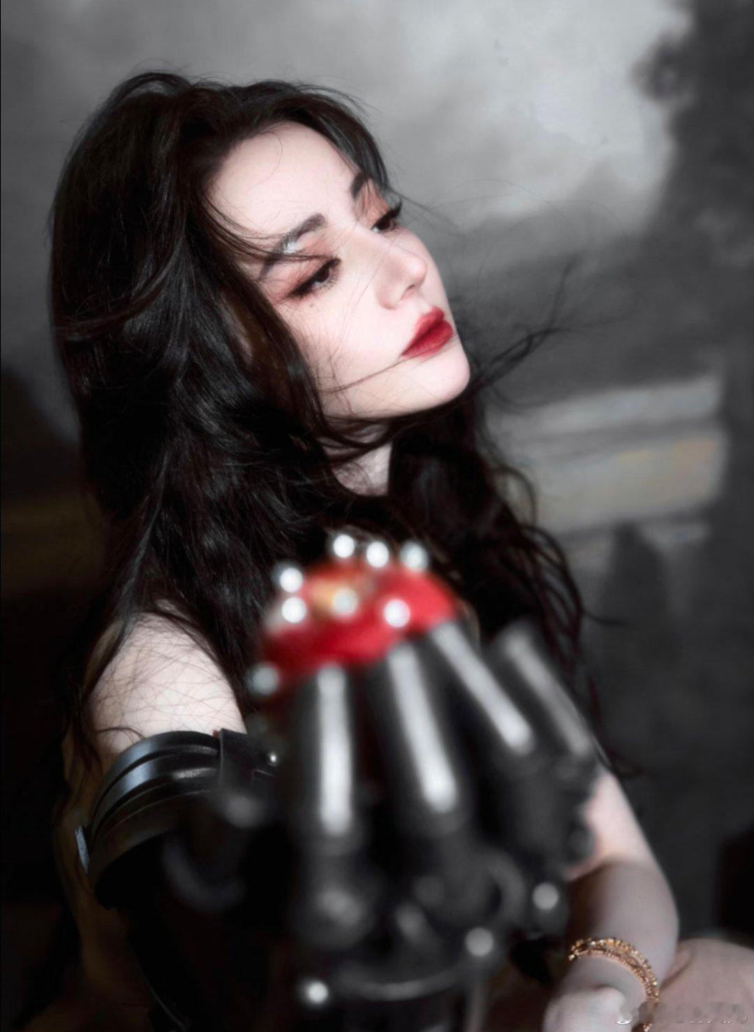 1、《枭起青壤》这成绩单，说亮眼吧谈不上，说扑了也不至于，就是挺中规中矩的豆瓣6