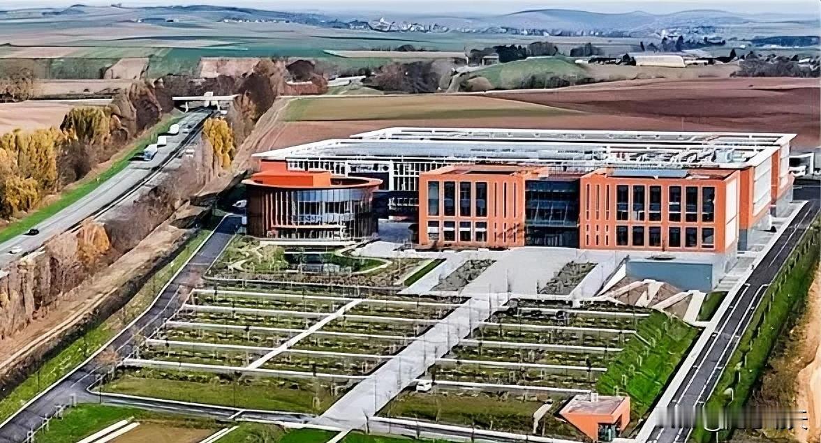 华为2亿投资遇困！拟售法国工厂：博弈下的务实抉择华为正推进出售法国斯特拉