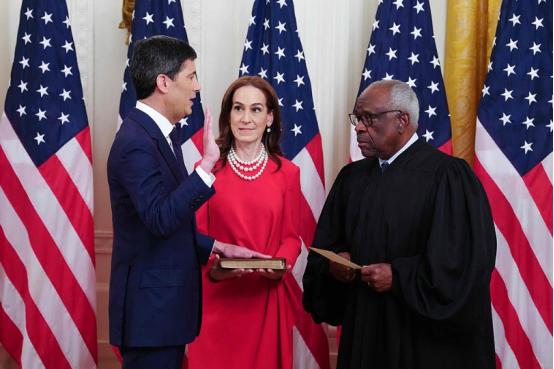 美联储新主席直接加息！美国又想靠美元收割全世界？可算盘要落空啦！人民币逆势扛住压