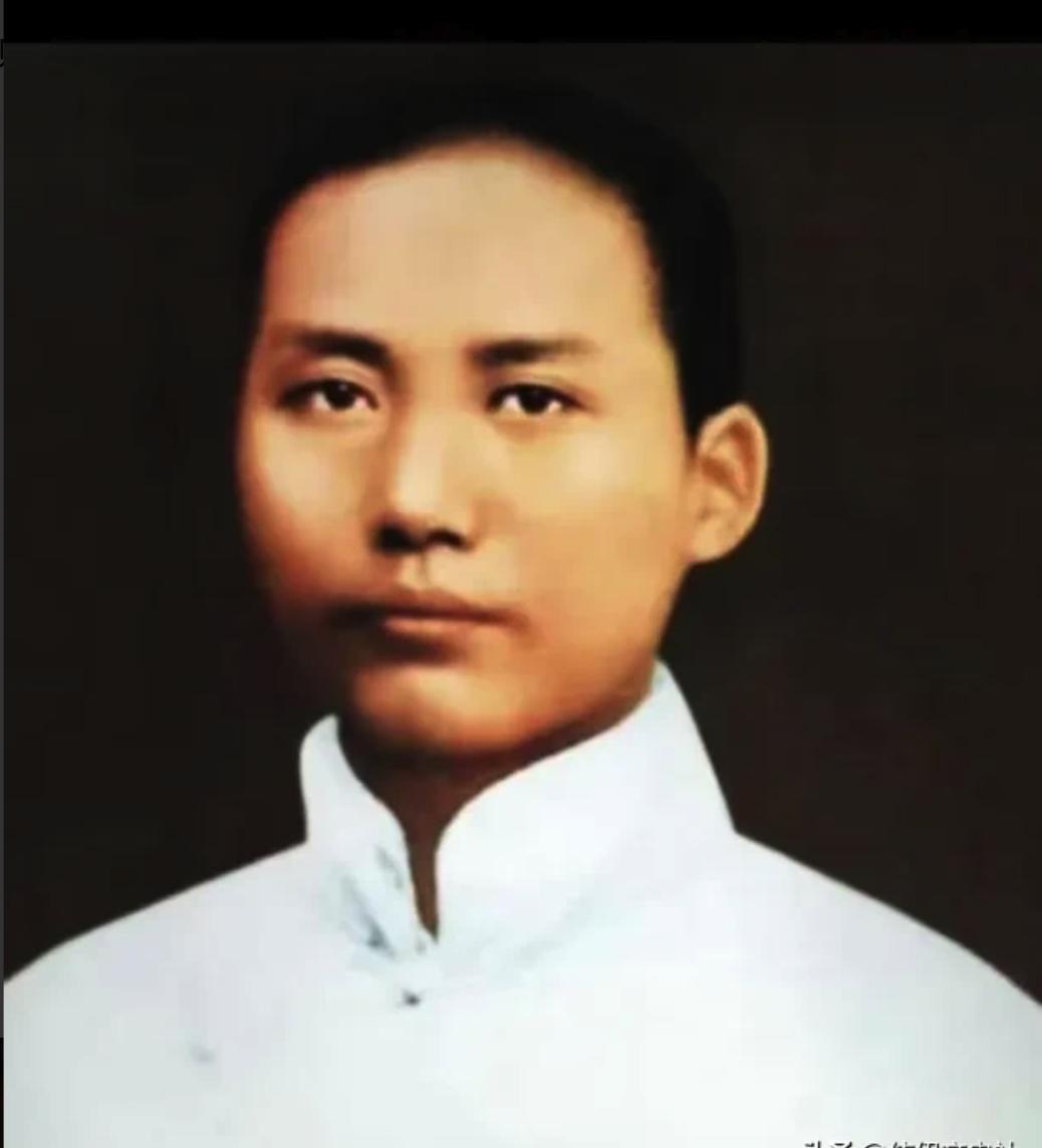 1917年，24岁的毛泽东假扮副官带同学找败军团长谈判，眼看要逼对方交出3000