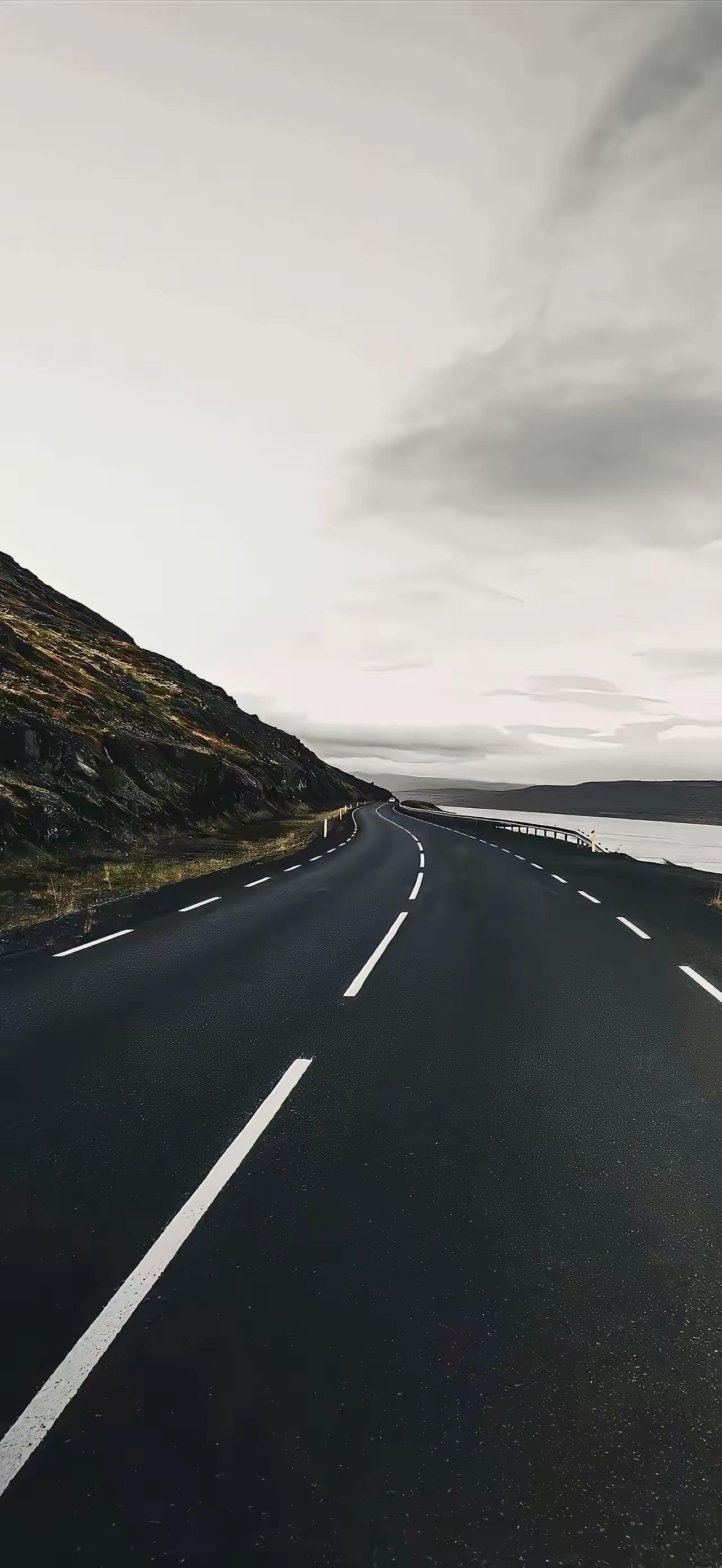 最狠的一句话:“一个顶级的高手，不信任任何人，不可怜任何人，不深交任何人，不与