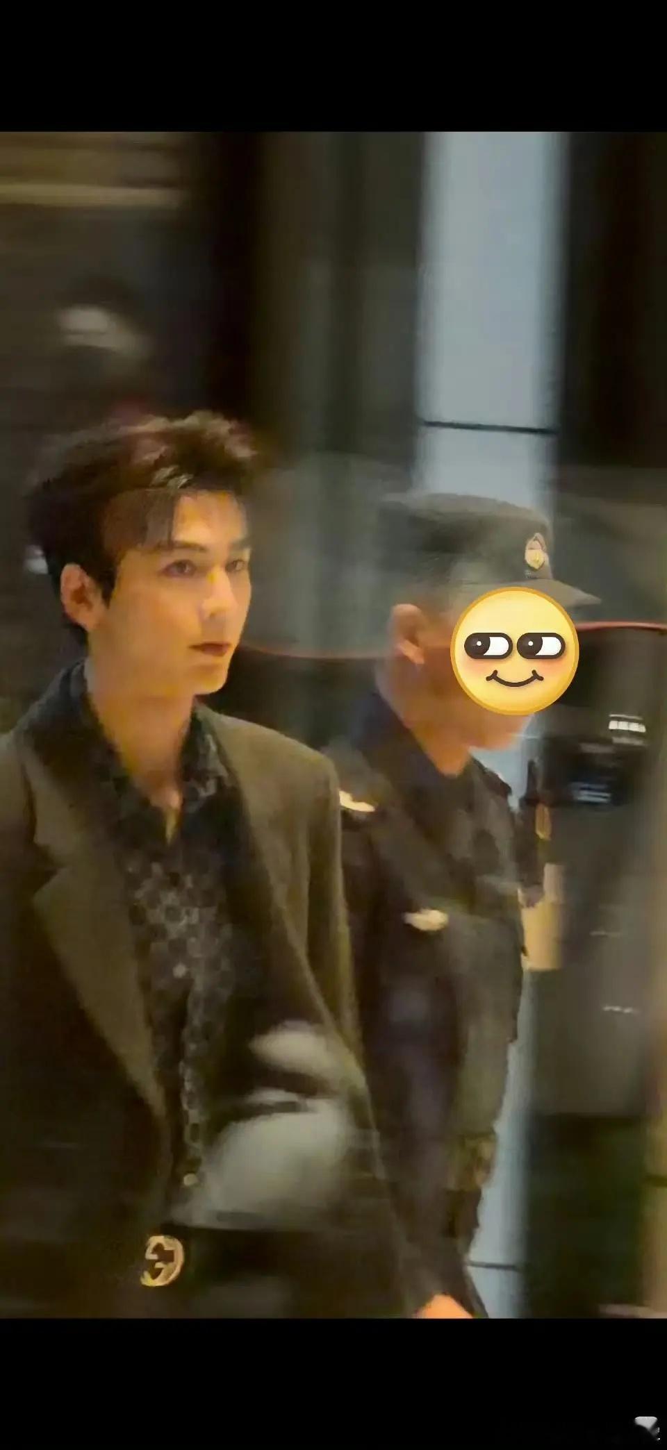 啊，去张凌赫穿的是GUCCI吗？GUCCI不会真的出情侣装了吧？