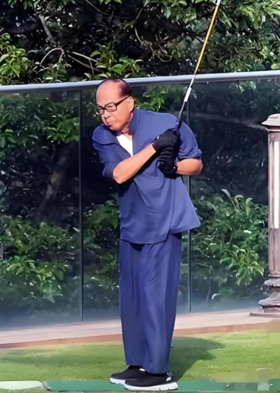 1996年，张子强绑架了李嘉诚的大儿子李泽钜，勒索20亿现金，李嘉诚却很淡定：“