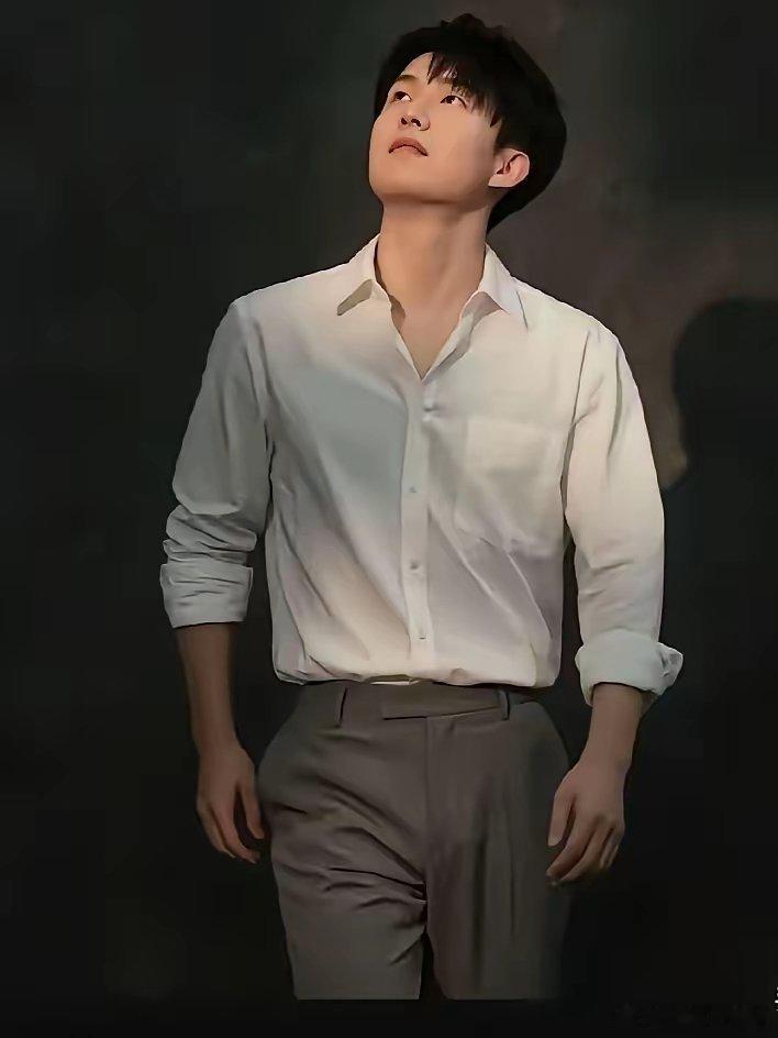 要不是国乒管的严，王楚钦这扛打的颜值，配上世一的专业成绩，奔驰级别的商业价值，北