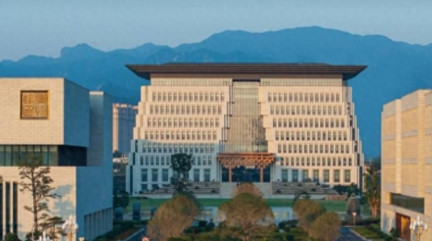 福耀科技大学正式发布新版本科招生章程，宣布2025年本科招生计划由100人缩至5