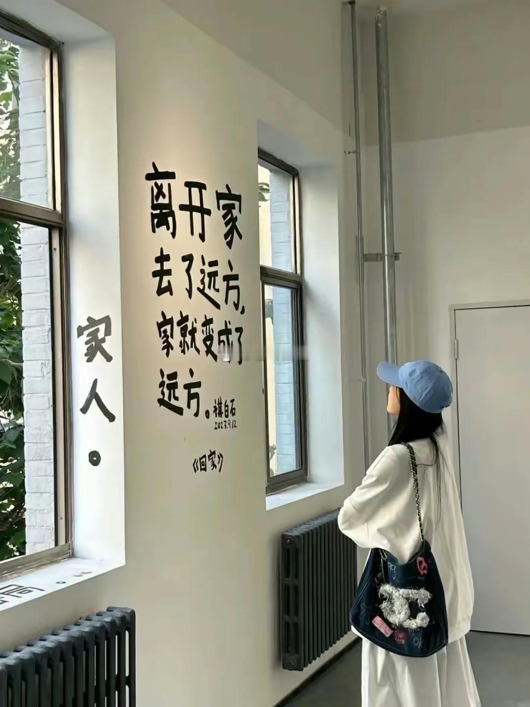 处女座男性思维敏捷，逻辑严密，能冷静剖析问题并觅得最优解。他们自律甚严，也期望身