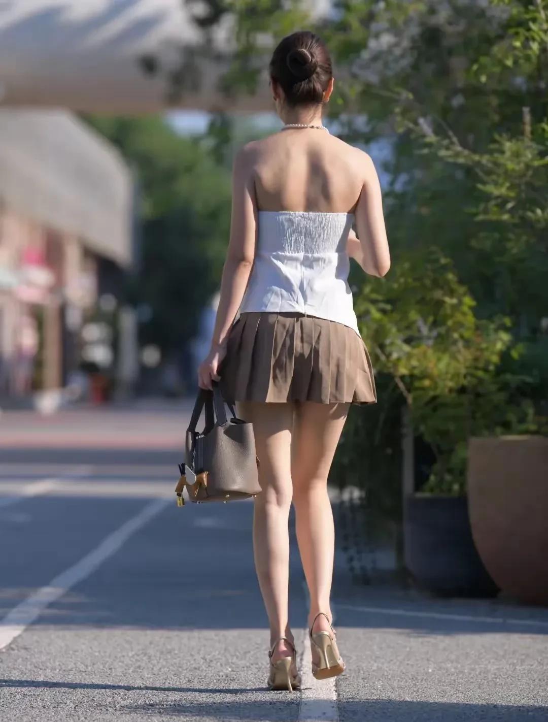 发现了没？女人深爱一个男人就会听男人的话在和男人相处的时候因为女人深爱这