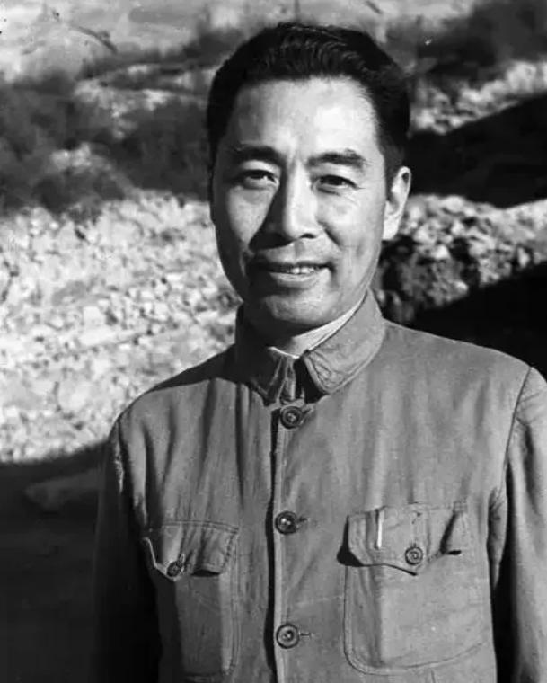 1954年，国务院召开会议。结束后，工作人员说周总理请吃饭，大家非常开心。没想到