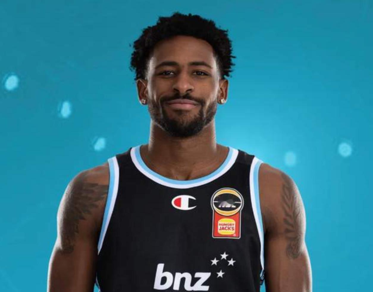 篮球媒体人：辽宁队签下第六名外援，1米93的锋卫摇摆人CBA劲旅辽宁队，在第一