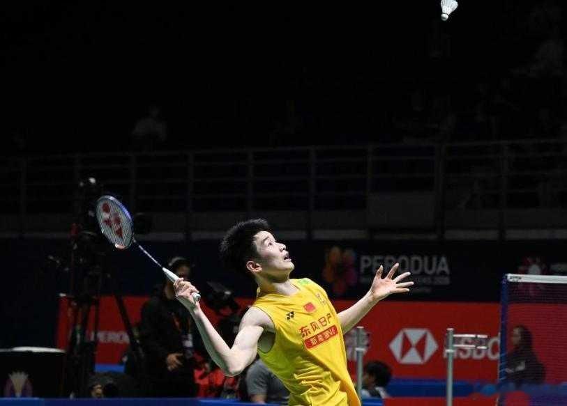 李诗沣卫冕男单冠军比肩李宗伟安赛龙！李诗沣2-0横扫世界第28，成功卫冕马来西