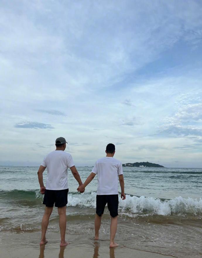 胡军一家四口，硬汉的基因就是不一般！