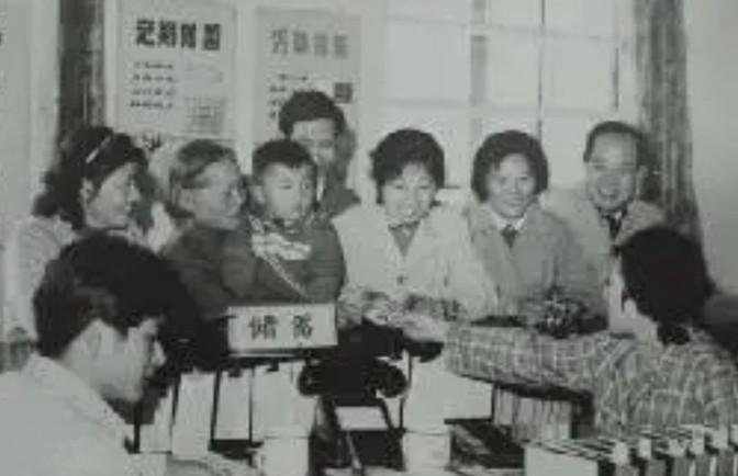 1975年，她用4.5万公款包养了7个情夫，然而，整整十年，竟然没有一个人发现，