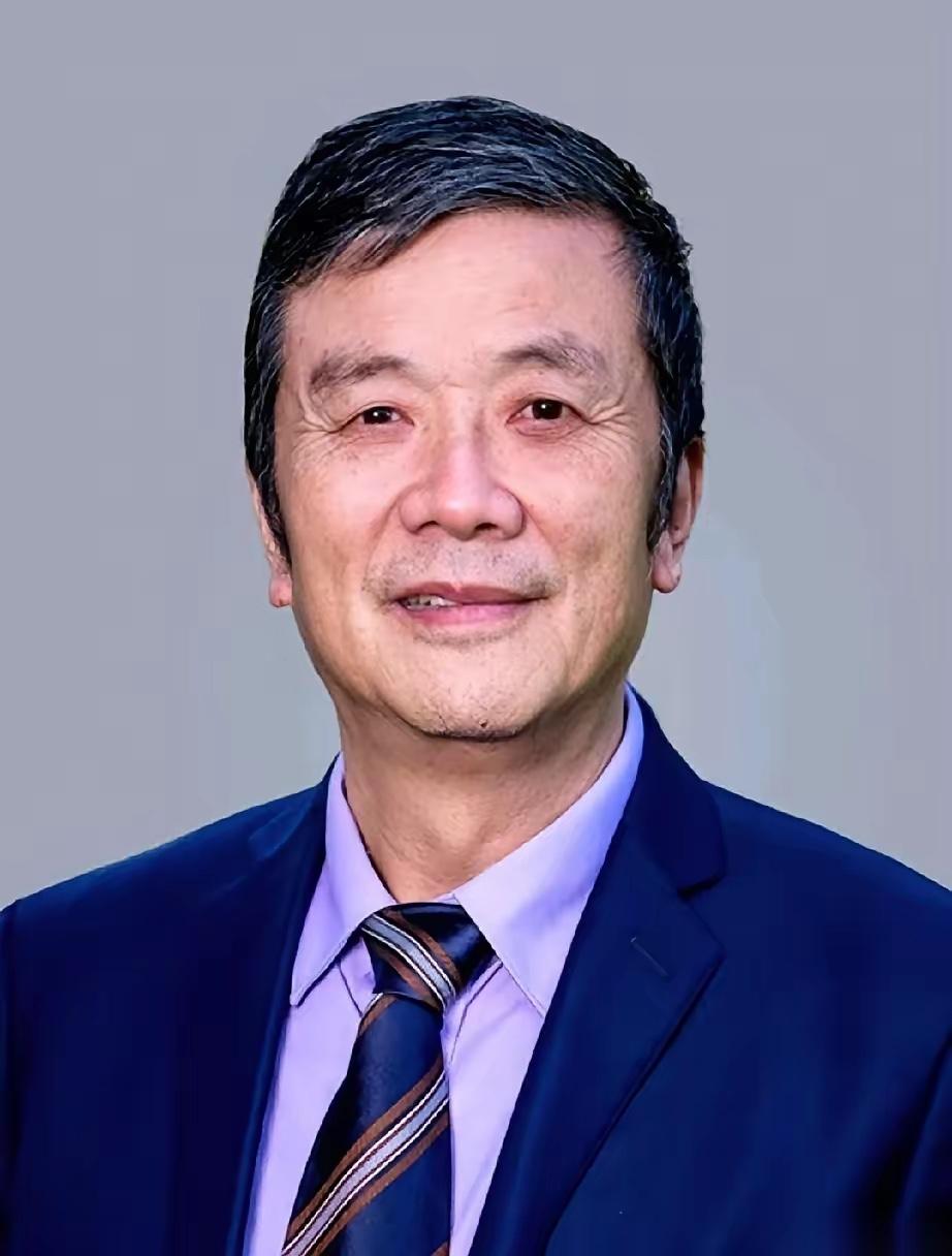 任正非的弟弟任树录，华为常务监事，首席后勤官。任正非给任树录定下家规：不许碰华为