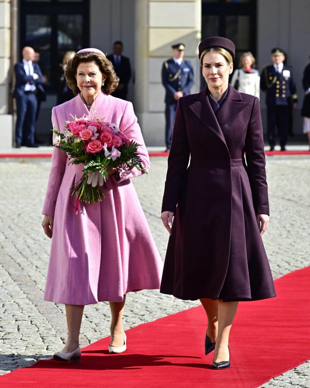 补下档上周瑞典国王卡尔十六世和王后西尔维娅对波兰为期三天的国事访问，免得下期老太