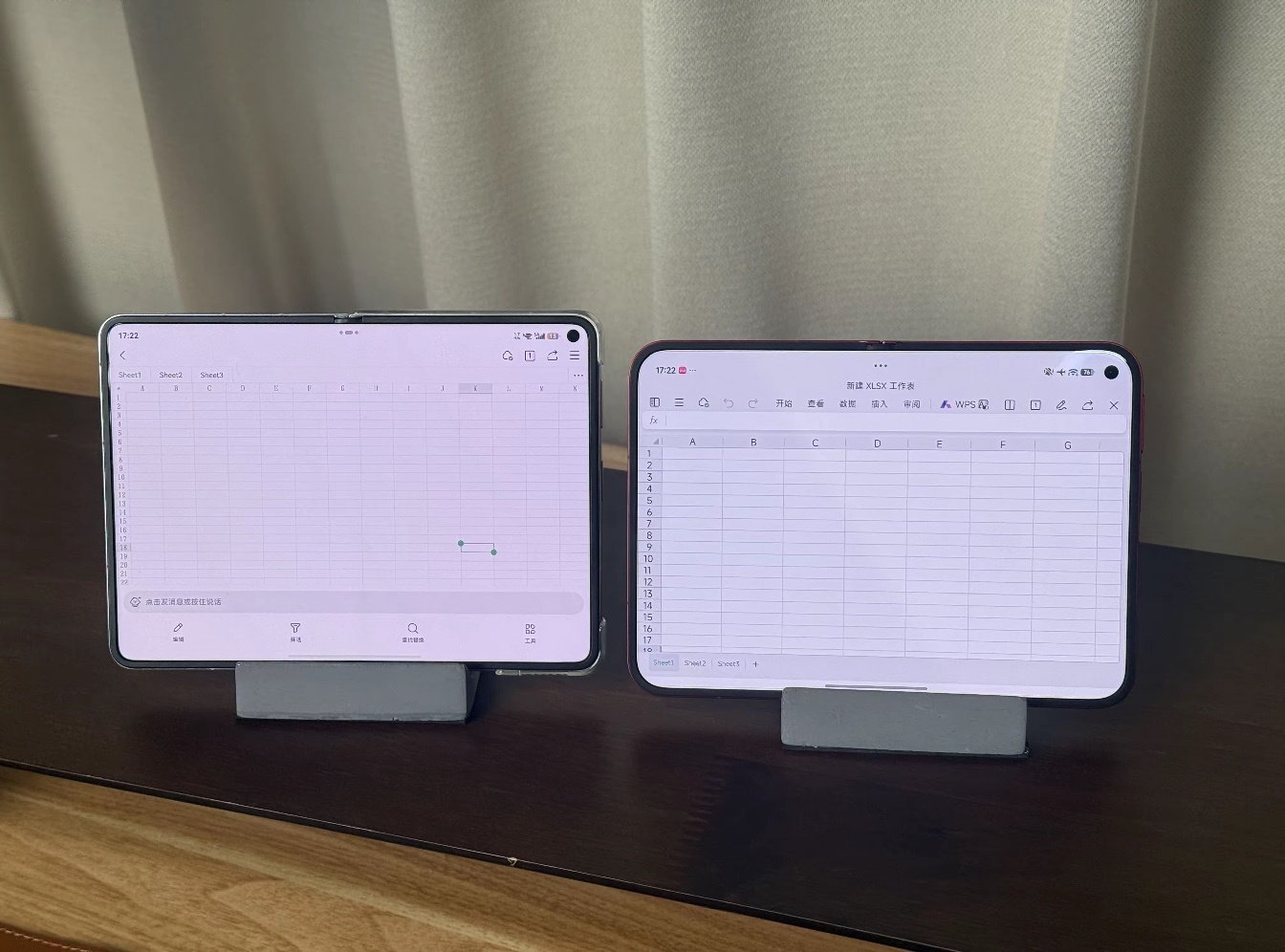 发现小米18Fold的WPS是PC版，所有的编辑栏都在上方，更好操作，左边是华为右边是小米，你们对比