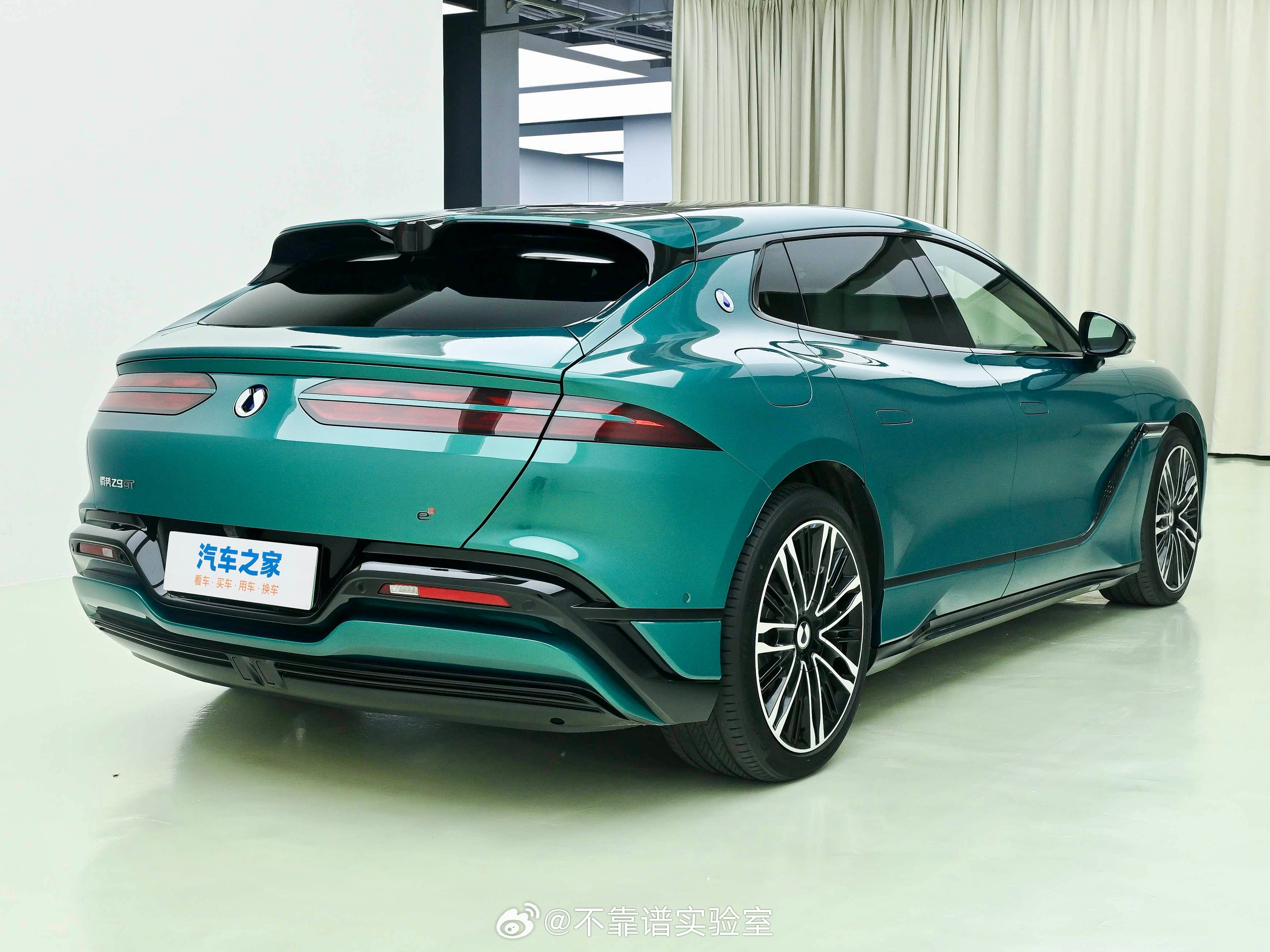 腾势Z9GT充电9分钟续航超千公里Z9和Z9GT也是轿跑和猎装轿跑的组合，人家也