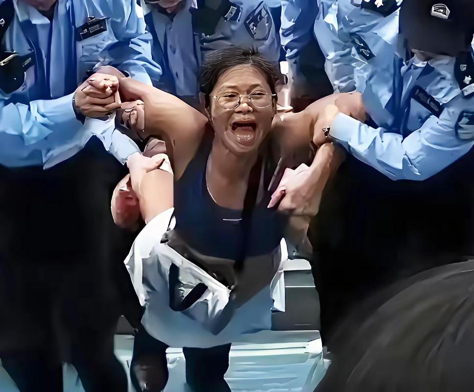 谢云，1979年广州人，在上海网球大师赛上扰乱秩序，还拿出护照炫耀自己是外国人，