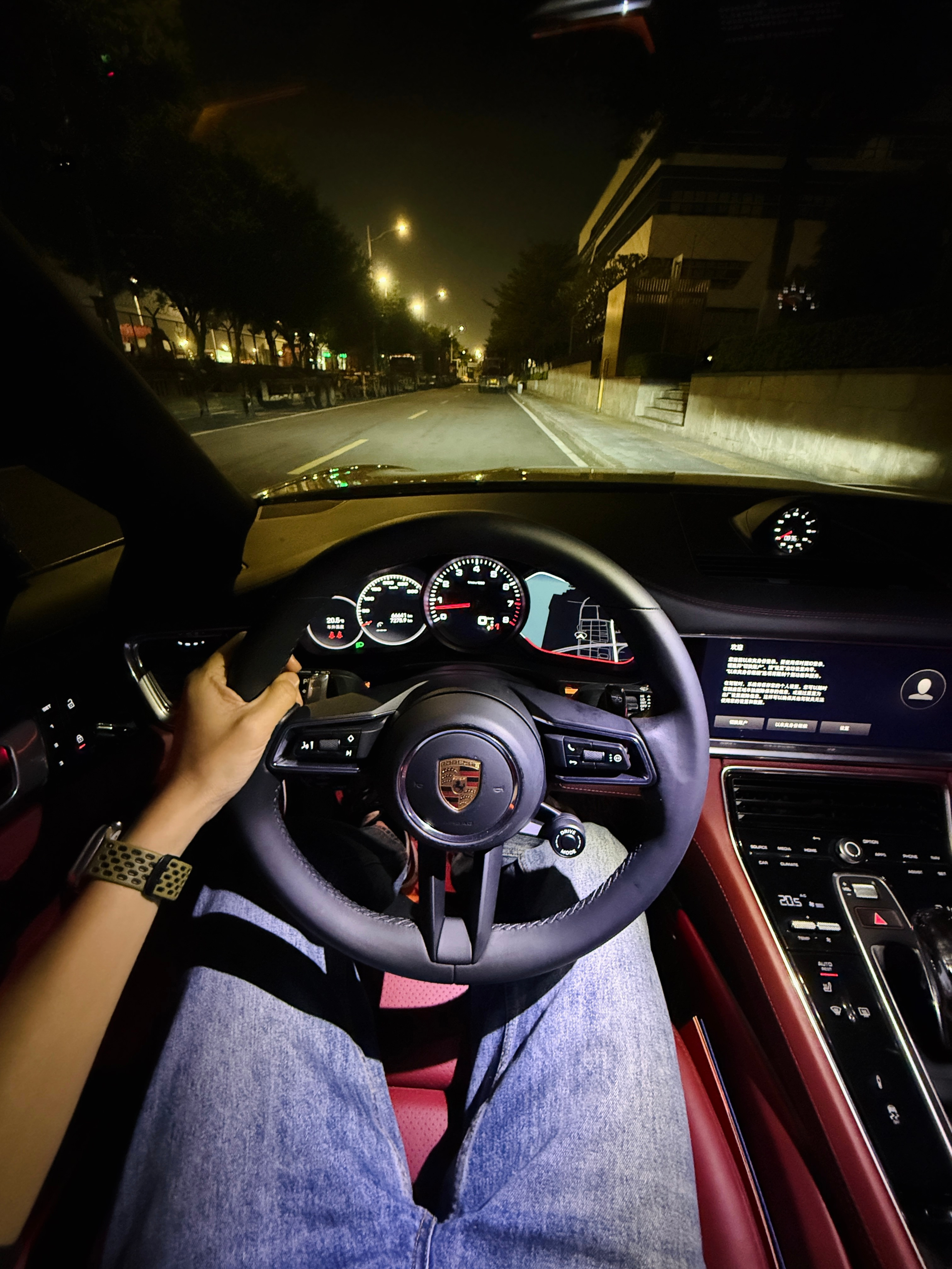 开了半天的帕美，对它又有了重新的认识保时捷帕拉梅拉的机械反馈很爽，上手你就能感受