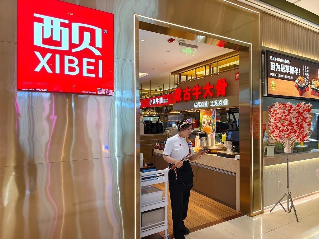 11月23日消息，西贝全国门店30余道菜品已降价近20%，调价自1