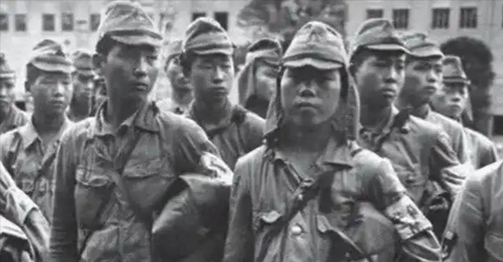1943年的新几内亚战役，成为了日军最惨的败仗，20万日军几乎全军覆没，人吃人的