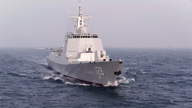 052D型导弹驱逐舰甘孜舰首秀黄海训练场