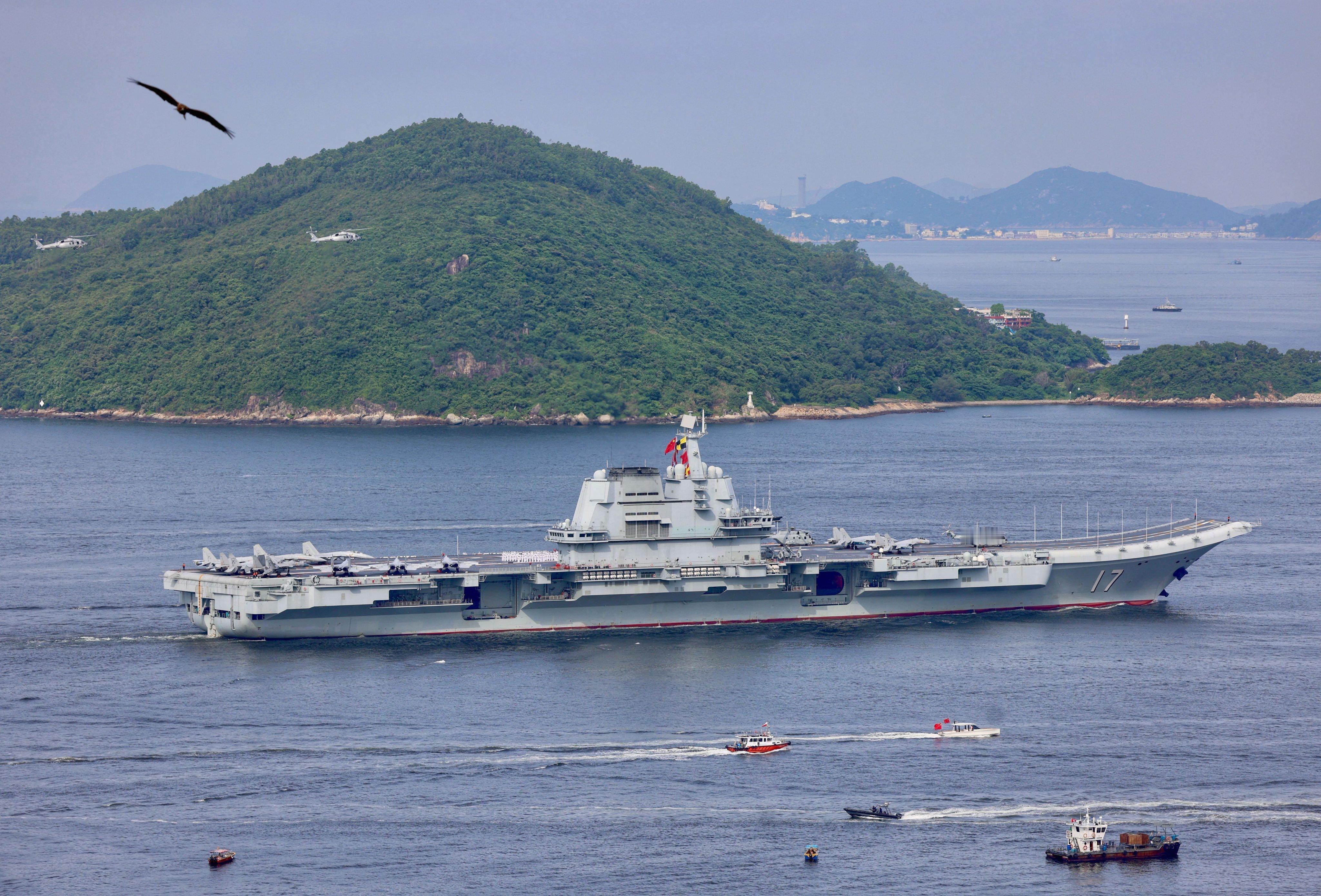 山东舰、延安舰、湛江舰：山东舰编队访问香港​​​