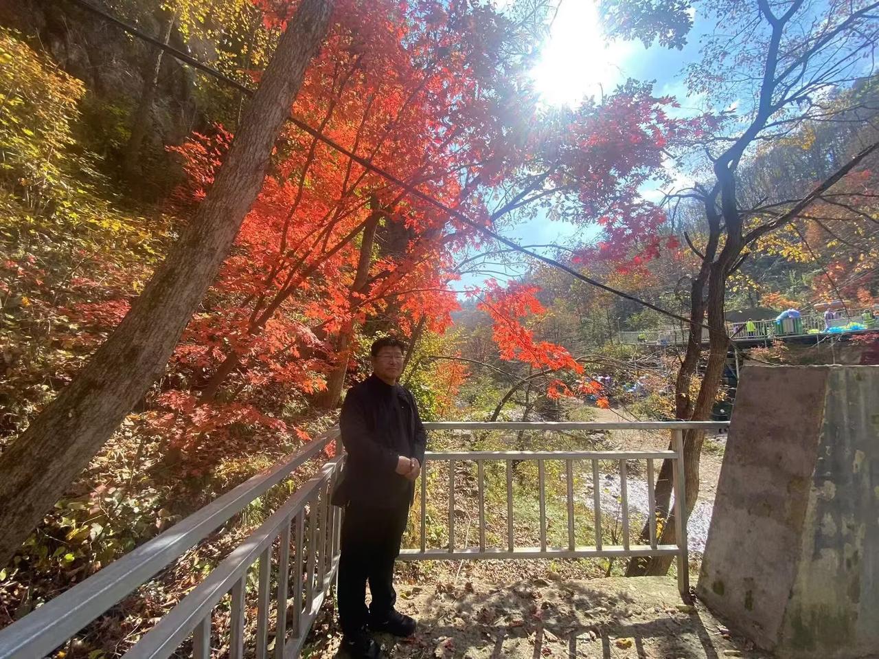 我有个亲戚，她们姊妹五人。我问其中的老五：你们五个姊妹，有远有近么？她说：当然有