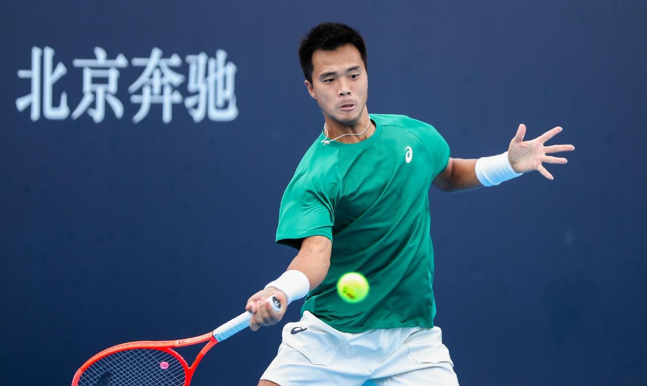 随着王傲然0-2不敌阿里斯，出战今年中网男女单打资格赛的9位中国球员全部止步首轮