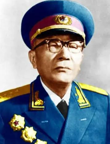 1976年，韩先楚到了山西，参观大寨，可就在当天晚上，韩先楚把秘书叫到身边，抛下