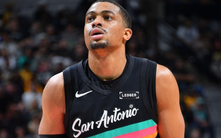 教练怒吼：他必须拿最佳第六人！27+6神迹背后藏着马刺崛起密码