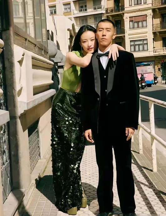倪妮突然晒照公开，和年上男依偎在一起，网友：怎么是他？倪妮的眼光是怎么了