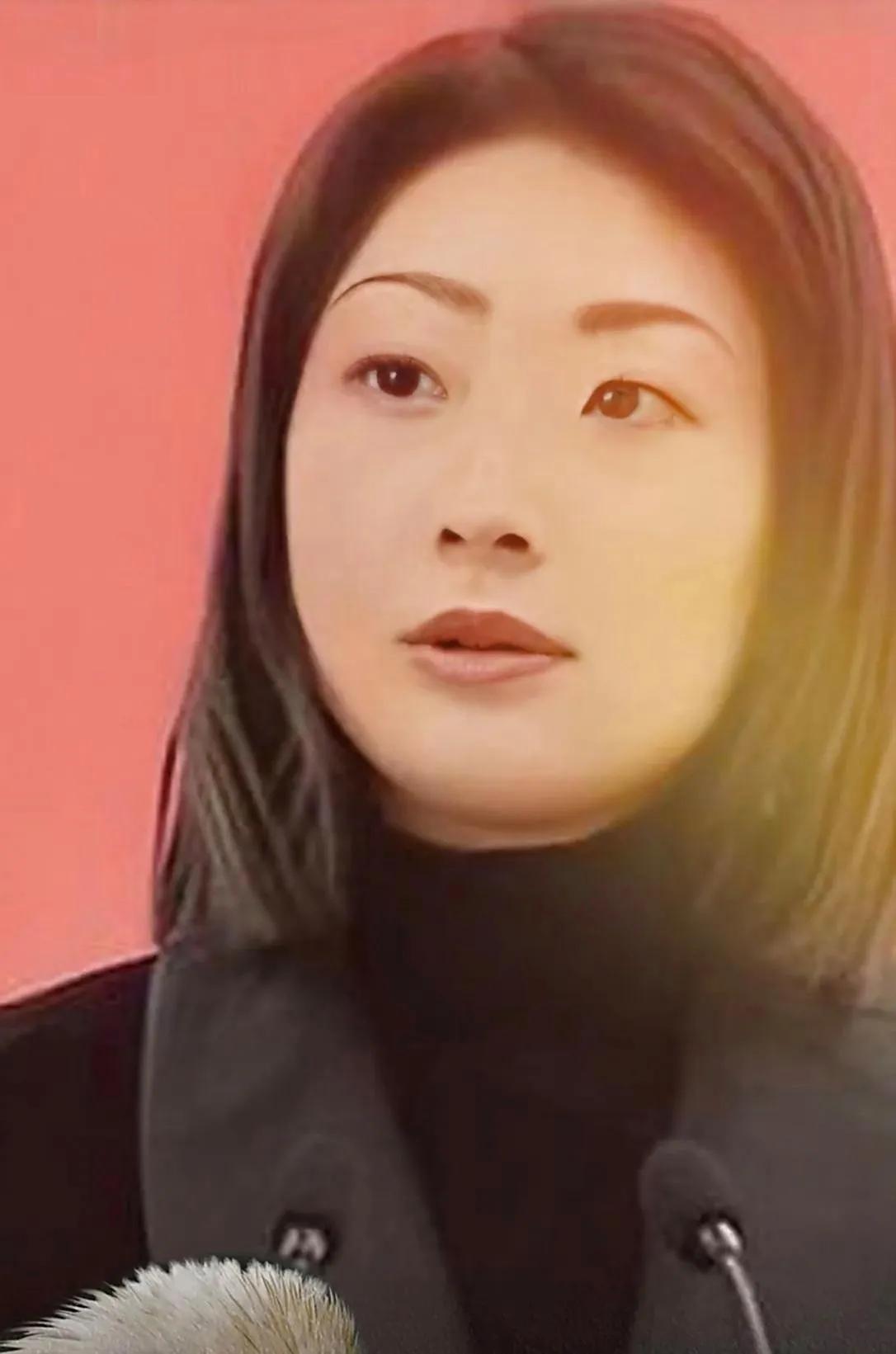 宗馥莉落泪背后：“娃小宗”上线遇阻，渠道难题成最大拦路虎宗馥莉红了眼眶！此