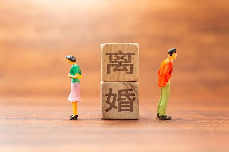 男人出轨后还不愿离婚，原因五花八门。有的是出于利益考量。离婚意味着财产分割，可