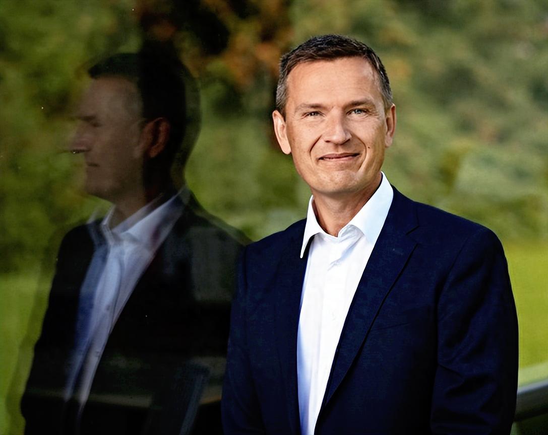 出大事了！欧洲丹麦有个专门管养老金的大机构，宣布要把手里持有的美国国债全卖光，一