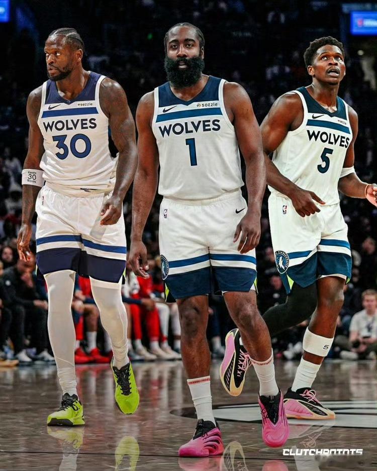 这话怎么似曾相识，快船也是这么说的美媒：控球后卫的位置一直是森林狼短板。他们真