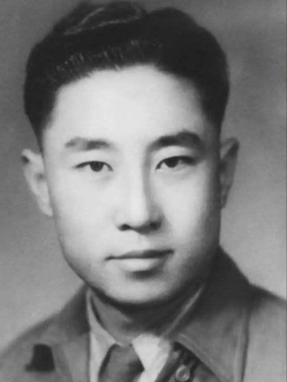 1938年，特务去小学抓地下党杨文海，谁知，刚到校门口，恰巧就碰上了杨文海，特