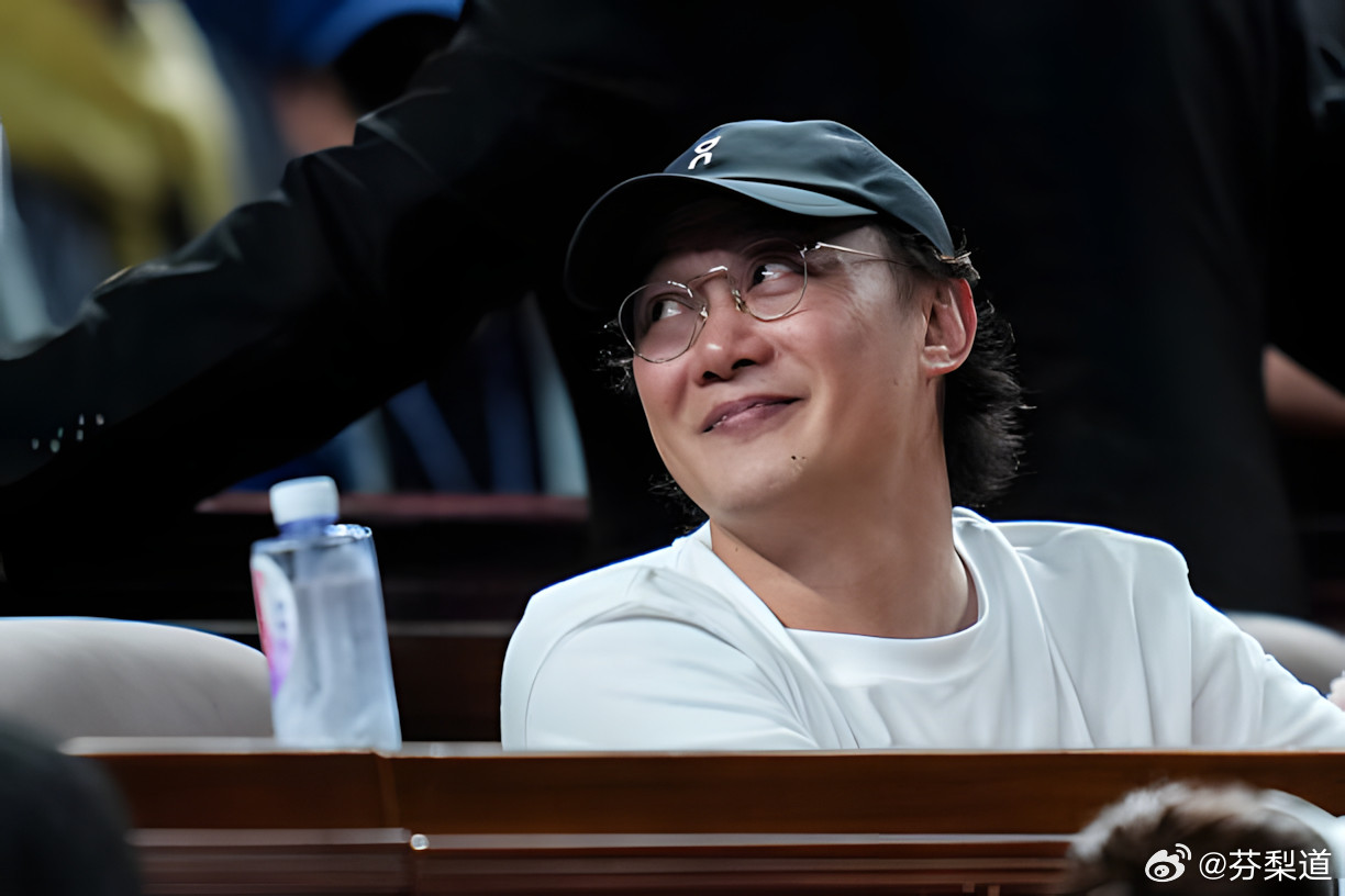 上海劳力士大师赛​陈奕迅eason出现在上海大师赛的看台上，看梅总？​​​