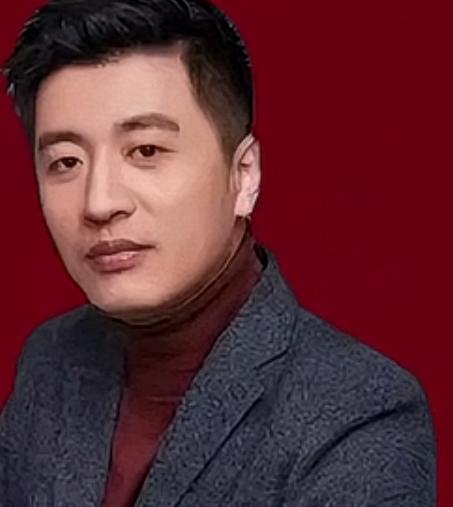 张雪峰身价过亿却不会开车也没有驾照张雪峰身价过亿不会开车也没有驾照原