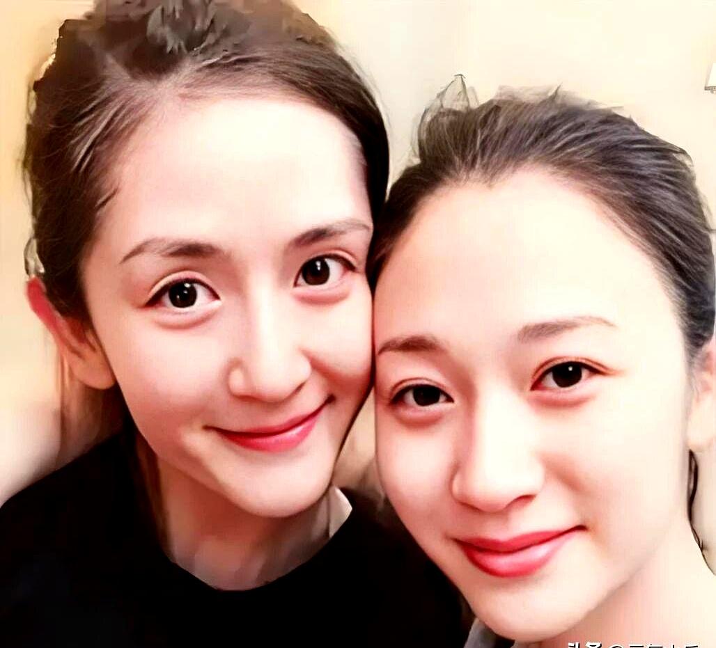 这事儿越想越让人唏嘘。当年谢娜在北京混，连个住的地方都没有，是李小冉收留了她。