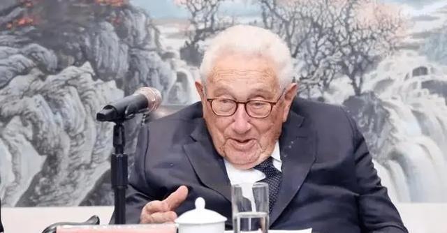 万万没想到，基辛格竟然预言称：俄乌最先耗干的不是俄乌美，而是一个意想不到的国家