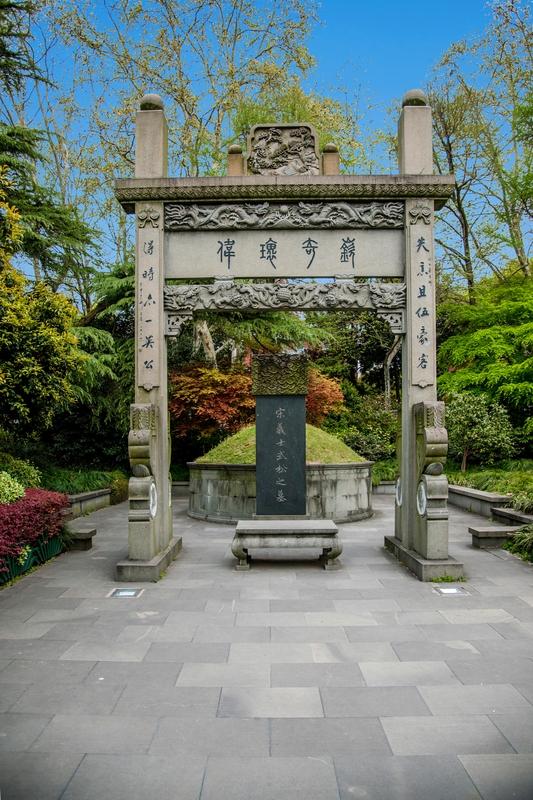 潘金莲最有名的话，一是“你若有心，吃我这半盏儿残酒”，出自《水浒传》二十四回，她