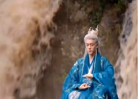 《临江仙》突然明白为什么白九思和花如月的孩子十安命短的原因了！说白了这俩人的