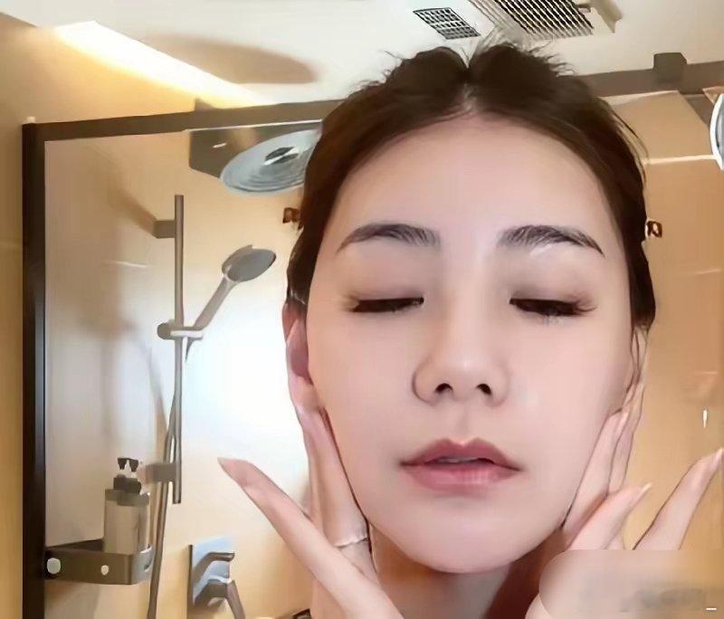 马筱梅被挑衅，网友们抱不平！​在马筱梅视频的评论区，有人说:“亲，蒙古包隔音好吗