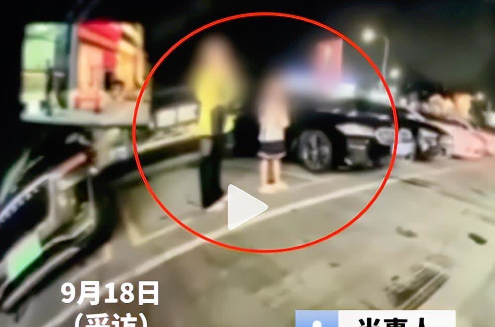 必须严惩！广东，一男子到停车场停车，遇到女子带着孩子在“人肉”占位，男子随口问一