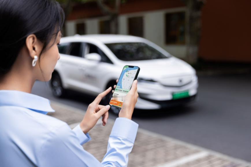 为什么大家现在宁愿等网约车，也不坐出租车？很简单，因为现在的出租车，已经彻底活成