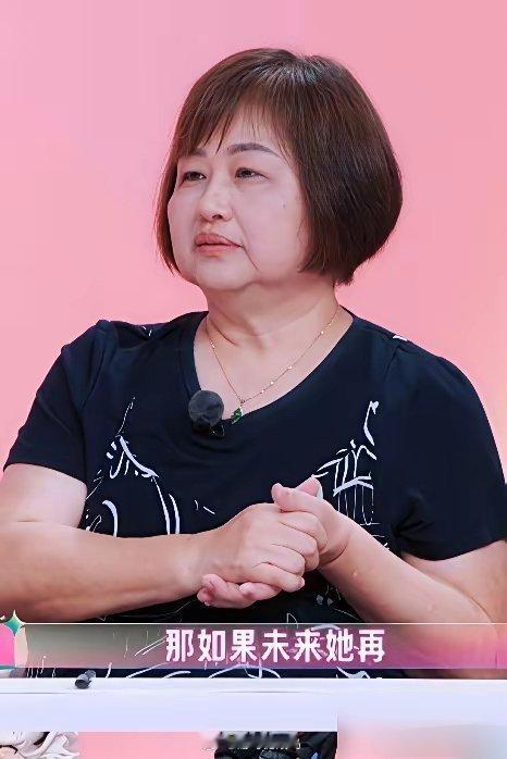 遗传的脸肿全靠努力，看看陈妍希妈妈，再看看她，为了对抗这顽固的基因，身高161厘