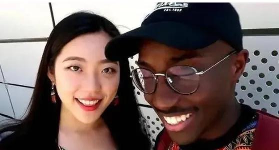 校花,公务员独生女,学霸才女...陈怡的人生剧本,本该是都市励志剧,却因一次好心