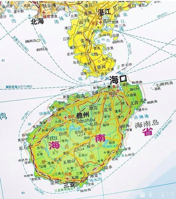 海南省的区划与内地区别很大，是少有的市县并行省份。海南岛陆地总面积3.39万平方